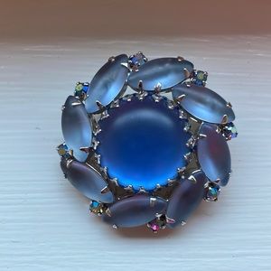 Antique blue brooch in excellent condition